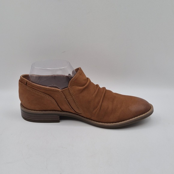 Clarks Boots Womens Size 8.5 Tan Ruched Ankle Booties Side Zip Ultimate Comfort - Picture 3 of 13